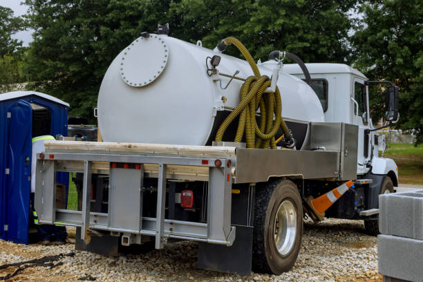 Portable Toilet Options We Offer in Lake Camelot, IL